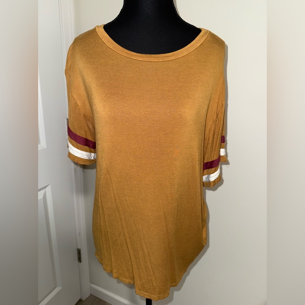 Mustard yellow tee